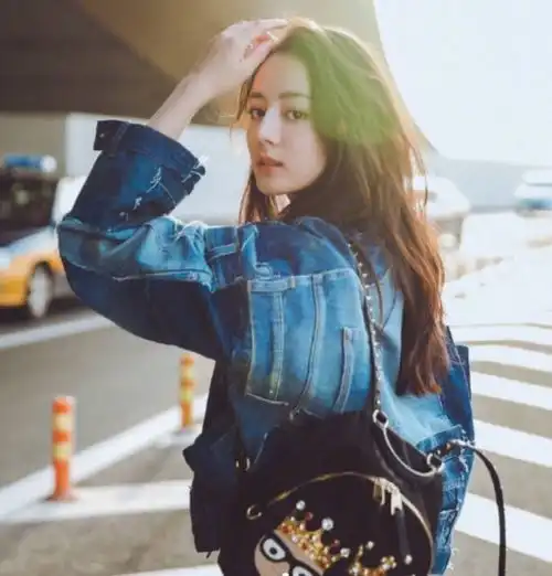 年旧照曝光迪丽热巴白富美家世令网友惊奇表演