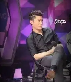 林心如晒自拍,墨镜里竟反射出霍建华恋情聊天记录名车墨镜原来能爆出明星这么多隐私呐