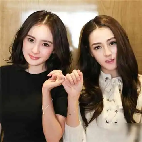鹿晗公布恋情后,迪丽热巴首次现身又传单飞新闻