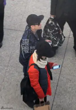 组图林志颖头戴kimi专属帽墨镜遮面秀潮范儿