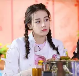 近期发展正猛的三位小花,颜值高演技在线,你最看好哪一位
