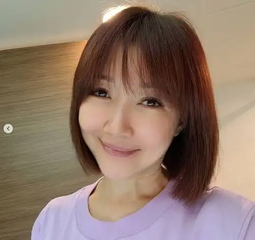 49岁余皓然晒身材竟冻龄把女儿变姊妹