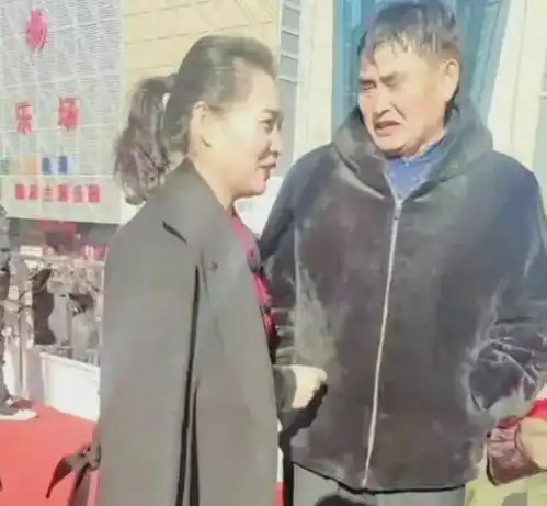 大衣哥13天时间跨三省完成3场商演,被网友称为演出专业户