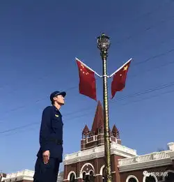 你好火焰蓝鹤岗市消防救援支队防火监督处党总支开展党日活动暨火焰蓝爱祖国我和国旗来合影主题活动