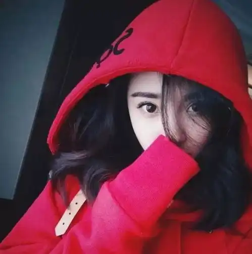 女明星们的自拍,一个比一个显脸小,杨幂戚薇这些方法超有用