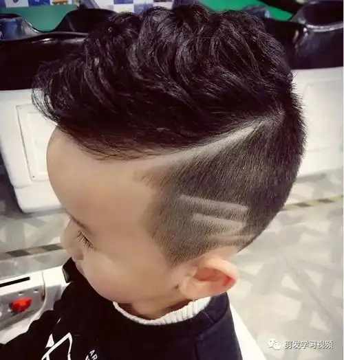 过年帅气的小帅哥发型