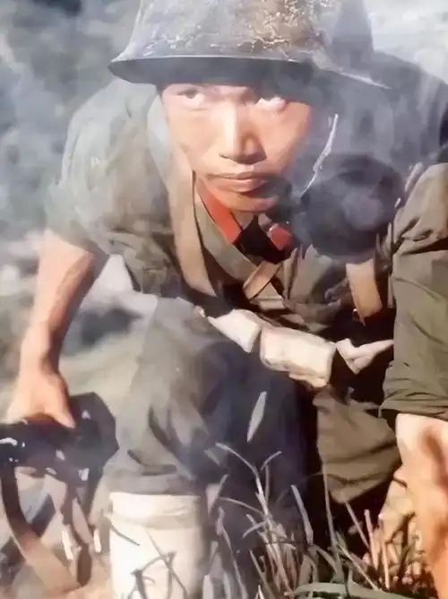 老山孤胆英雄身陷越军狼窝,杀敌16名,三天三夜生还