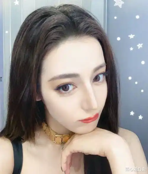 杨幂生日迪丽热巴道歉陈学冬换头像费启鸣脱臼这么多热搜