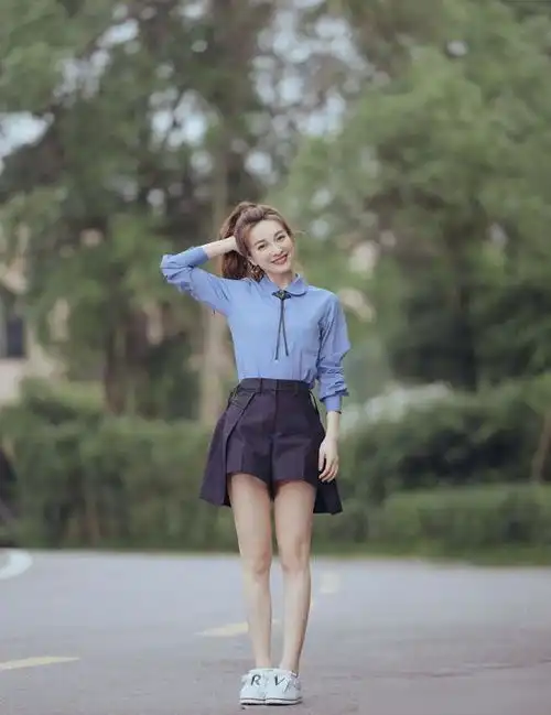 吴昕穿两条裤子拍写真当她站直后,这天鹅腿真的美到我了