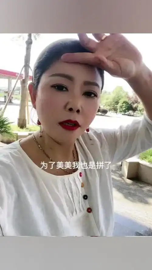 高温天气注意防暑这天气太热了打败我的是天真热火辣辣的太阳