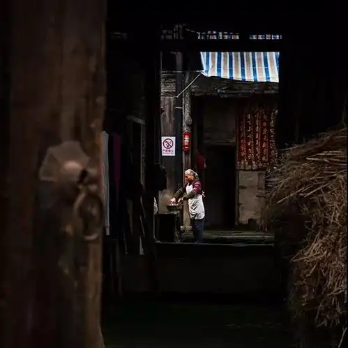 浙江,藏着许多绝美古村落,有斑驳的屋墙和逝去的岁月