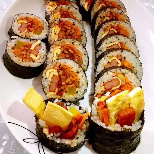 鱼饼紫菜包饭的做法鱼饼紫菜包饭怎么做菊子厨房的菜谱