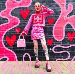 只化一个妆,就能让所有人都记住的女孩