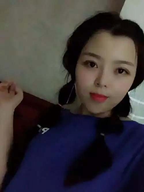 22岁颜值美女,等你来邂逅