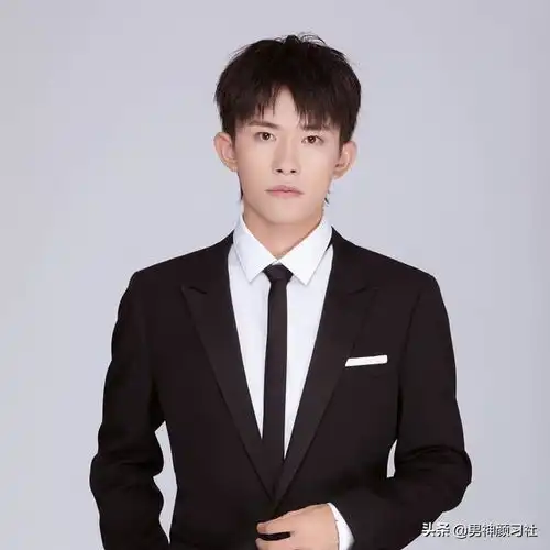 易烊千玺穿搭研习社少年的你和未来感,你喜欢哪种