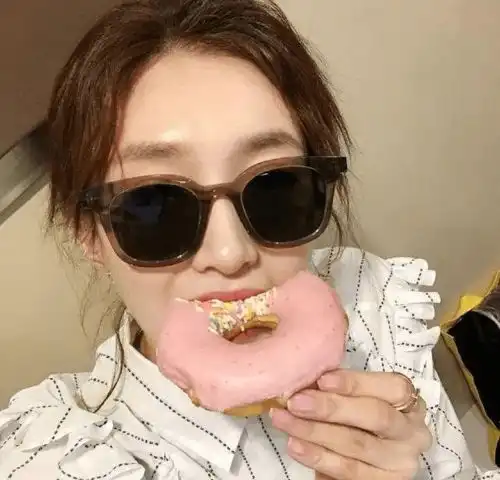 钢铁直女式的明星自拍有多可怕连刘亦菲的天仙美貌都扛不住