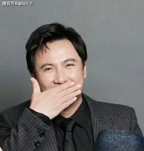 还有后续沈腾合照又与旁人不同,吴京调侃捂嘴是为了不p图吗