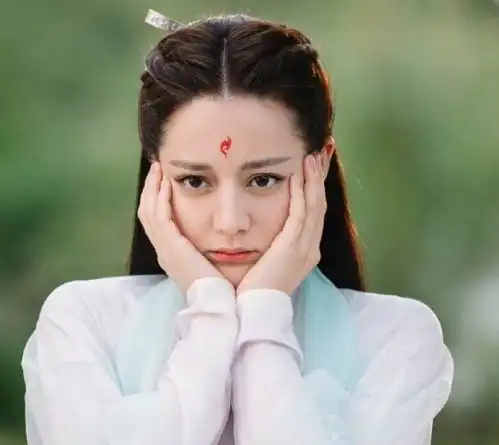 迪丽热巴29岁生日,长歌行剧组全员没动静,只有两人送上祝福
