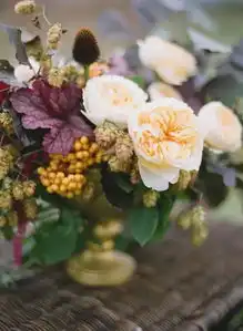 插花桌上有花,心中有爱