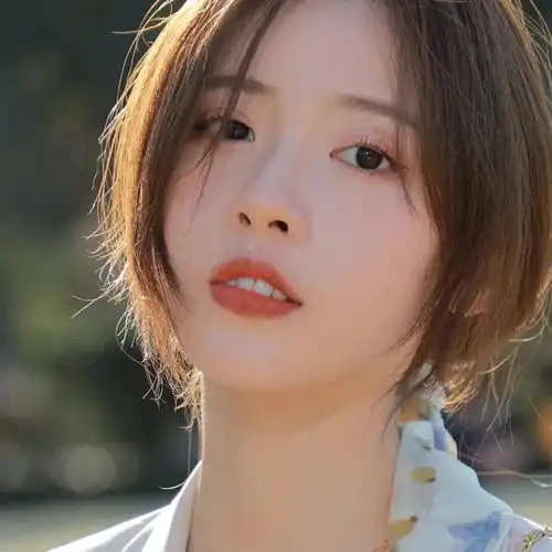 女生头像开学了,又是一个新的学期