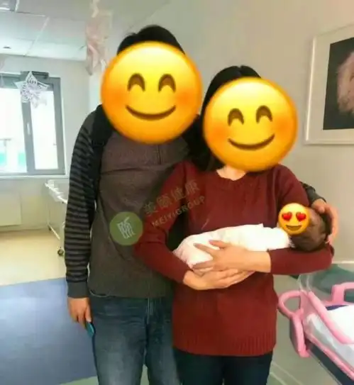美颐健康抱起助孕而来的可爱小王子曾经丁克打算的小夫妻喜笑颜开