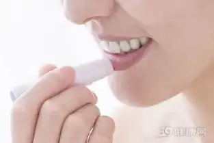 嘴唇干裂脱皮用这3招对付它,百试百灵