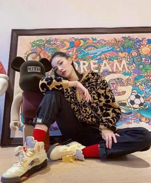 还在穿烂大街的小白鞋今年最火最时髦的鞋子是它们