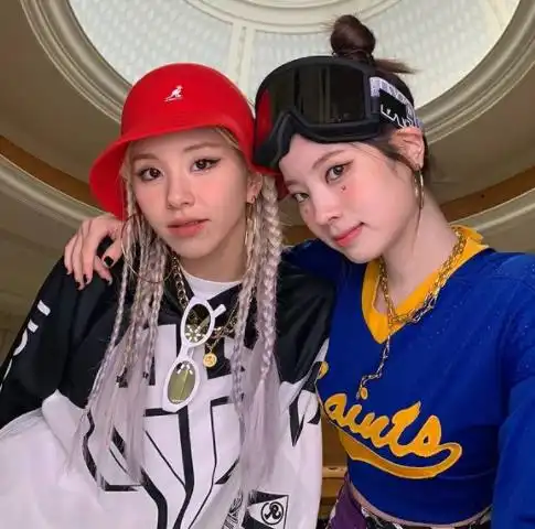 twice多贤疑穿山寨版设计师韩服,公司急道歉承认疏忽