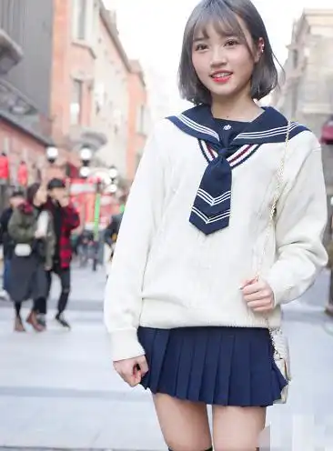能把jk穿上街的美女,勇气也是很大的