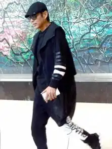 被61岁的陈道明帅到了,这才叫大叔