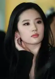 刘亦菲站在唐嫣身边,是我见过最惨烈的同框现场