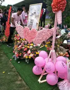 乔任梁粉丝追思会粉丝们把现场布置成一片粉色世界