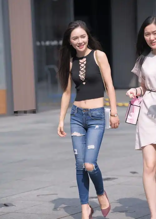 女人的笑容,就知道她幸不幸福了