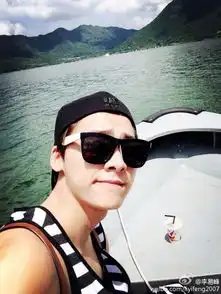 苏苏等等夫妻脸李易峰自拍照撞脸陈伟霆