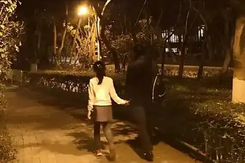 山东夫妻生下蓝瞳混血娃,丈夫拒做亲子鉴定,真相引人震惊