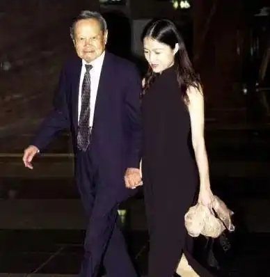 翁帆父亲翁云光目睹女儿贴身陪伴杨教授的17年,她的婚姻我放心