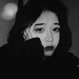 黑白女头像伤感高冷孤独岁月之沉淀
