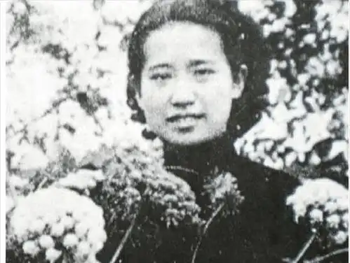 老舍盲肠炎住院,赵清阁照顾他生出流言,老舍妻子迅速带3子赶来
