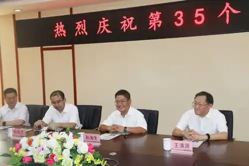 崂山区区委书记孙海生到崂山区实验小学走访慰问