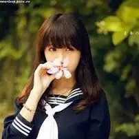 校园风头像女生我和你隔着个世界..该怎么接近