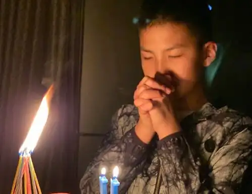 胡军儿子身高上热搜,12岁康康比妈妈还要高,如今又帅气了不少