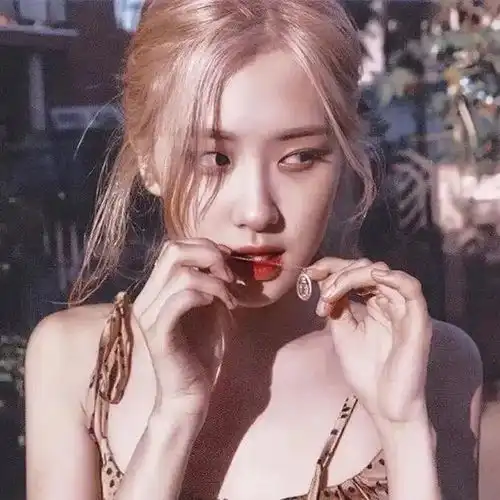 朴彩英是不是很仙女,很可爱很好看呢请朴彩英的黑粉不要进来不要没事乱黑别人