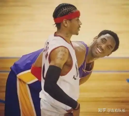 艾弗森拿起一张与科比同框的照片....
