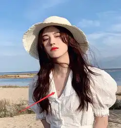鞠婧祎晒海边美照,当看到她的仙女痣,网友疯狂截图保存