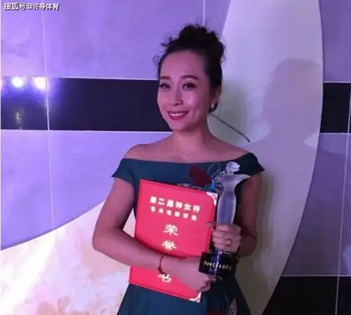 黑妹戚慧五次登上春晚,丈夫病故退圈,如今二婚重拾幸福