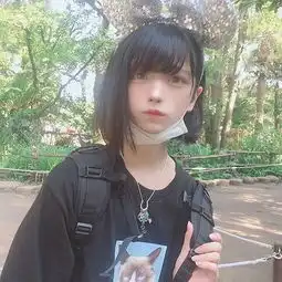要是猜中哪一个是真女生,我就直播吞手机