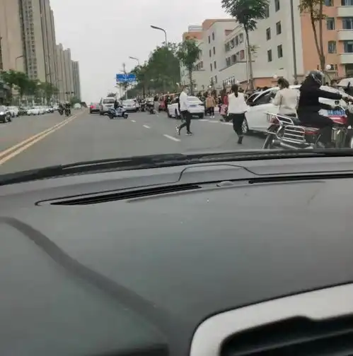内江车主必看校园门口停车位置有这些讲究