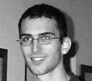 较黑的黑客米特尼克多次耍fbi终被高手擒