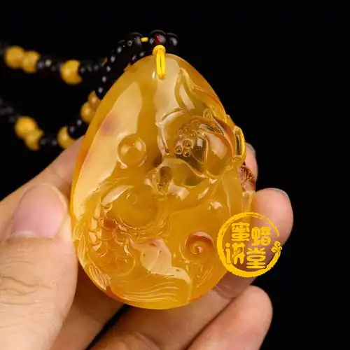 蜜蜡雕件中荷花的寓意是什么男女都可以佩戴吗