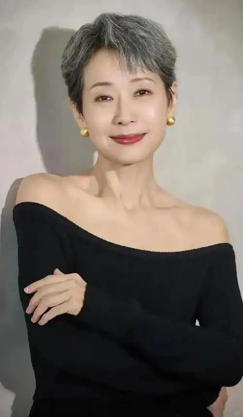 叶童参加浪姐6,扫把头引热议,得罪发型师还是致敬梅艳芳